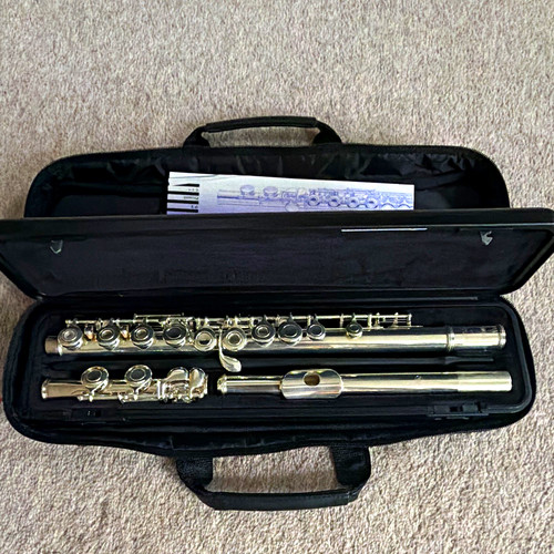 Yamaha 371 flute - with, solid