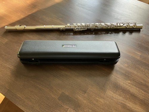 Yamaha 211 flute with - with, carry